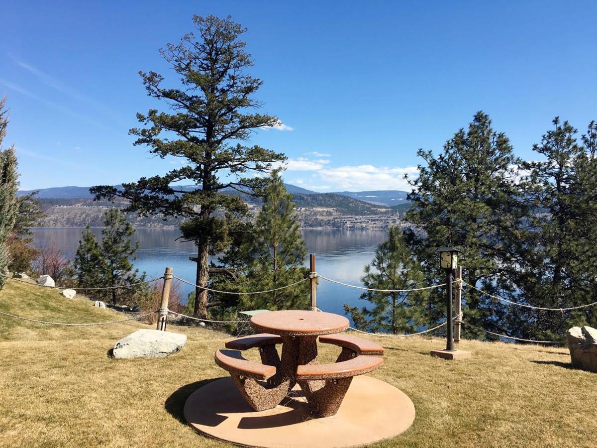 Cozystay Signature Lake Okanagan Resort Kelowna Exterior photo
