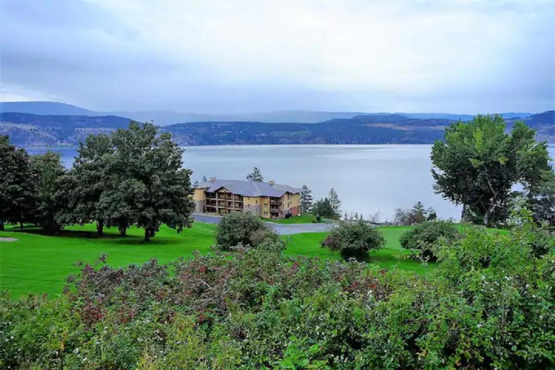 Cozystay Signature Lake Okanagan Resort Kelowna Exterior photo
