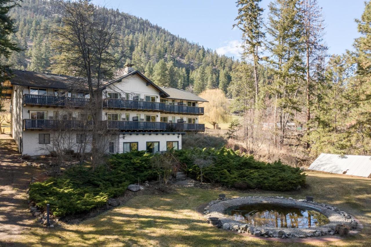 Cozystay Signature Lake Okanagan Resort Kelowna Exterior photo